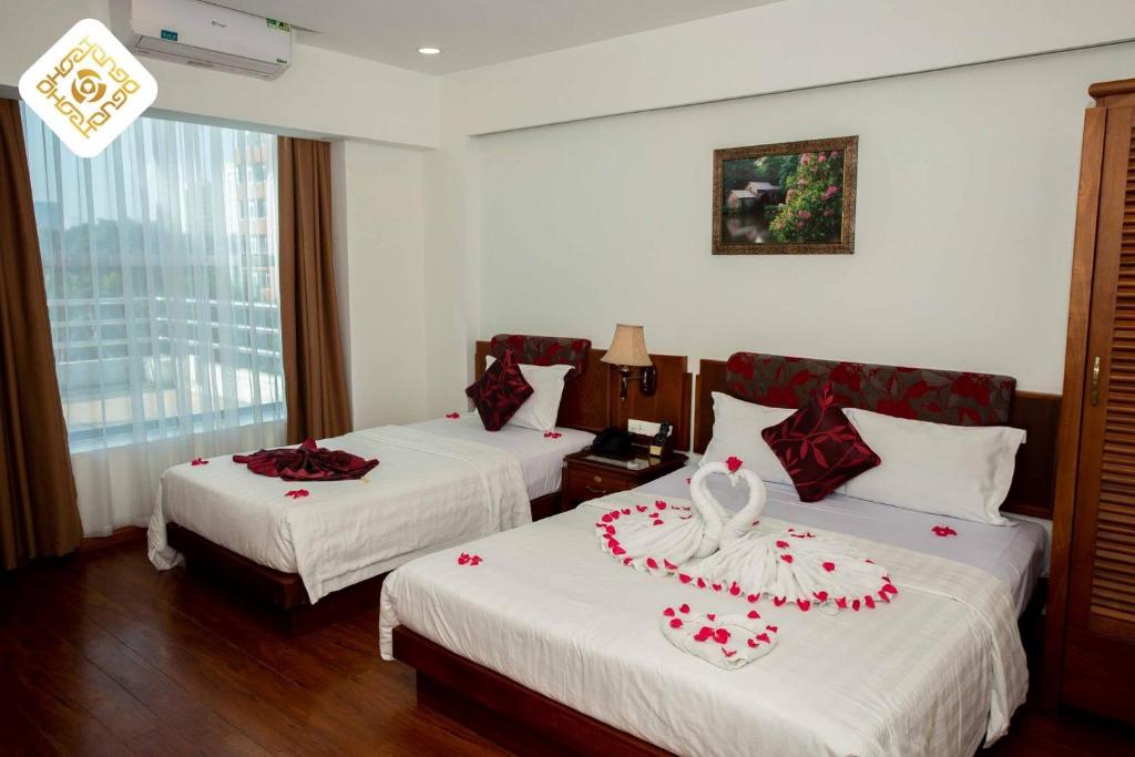 Postel nebo postele na pokoji v ubytování Hoa Hồng Hotel 2 - Xã Đàn