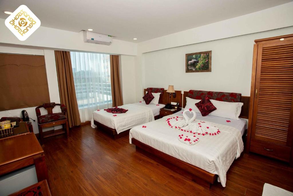 Postel nebo postele na pokoji v ubytování Hoa Hồng Hotel 2 - Xã Đàn