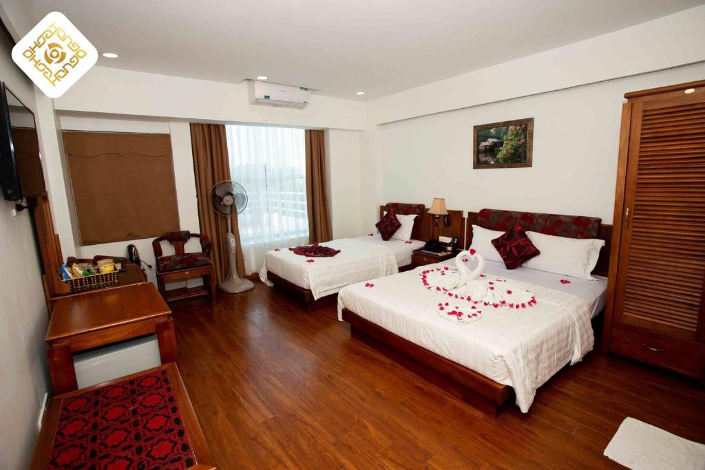 Postel nebo postele na pokoji v ubytování Hoa Hồng Hotel 2 - Xã Đàn