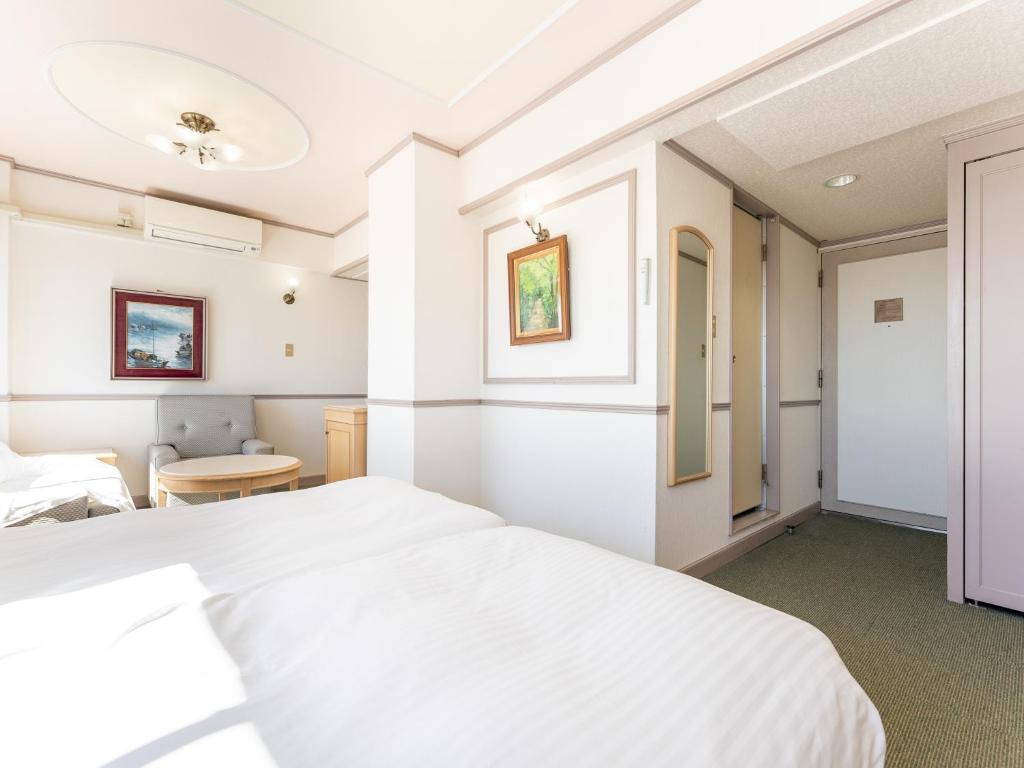 Postel nebo postele na pokoji v ubytování Tabist Hotel Ginga Kisarazu