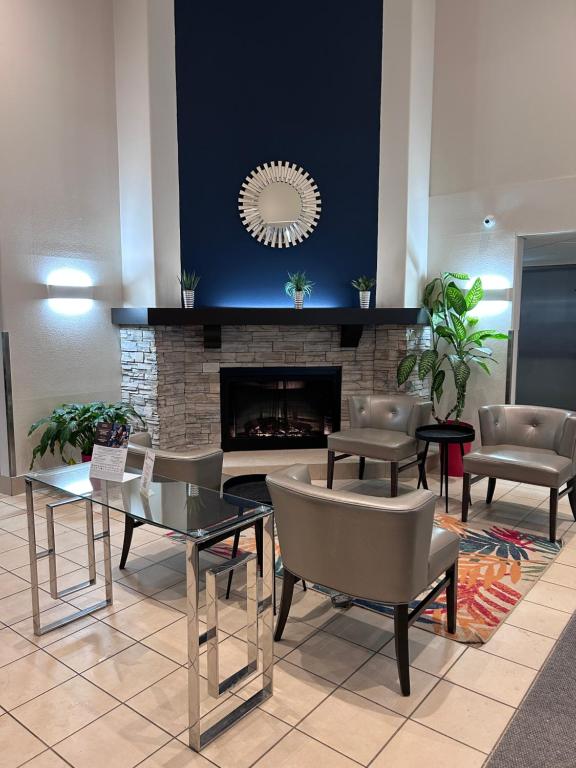 Posezení v ubytování Super 8 by Wyndham Trois-Rivieres