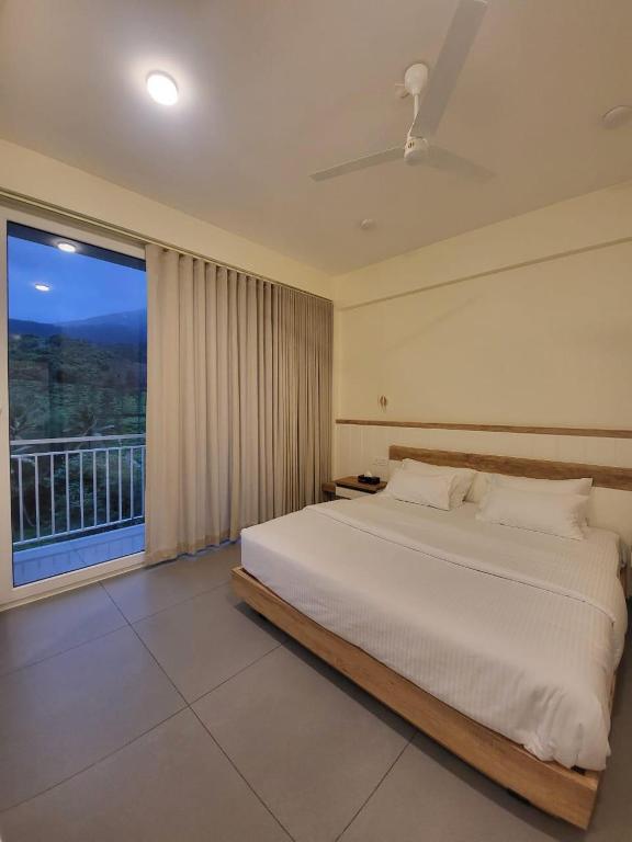 Postel nebo postele na pokoji v ubytování Mountain Serenity Meppadi, Wayanad