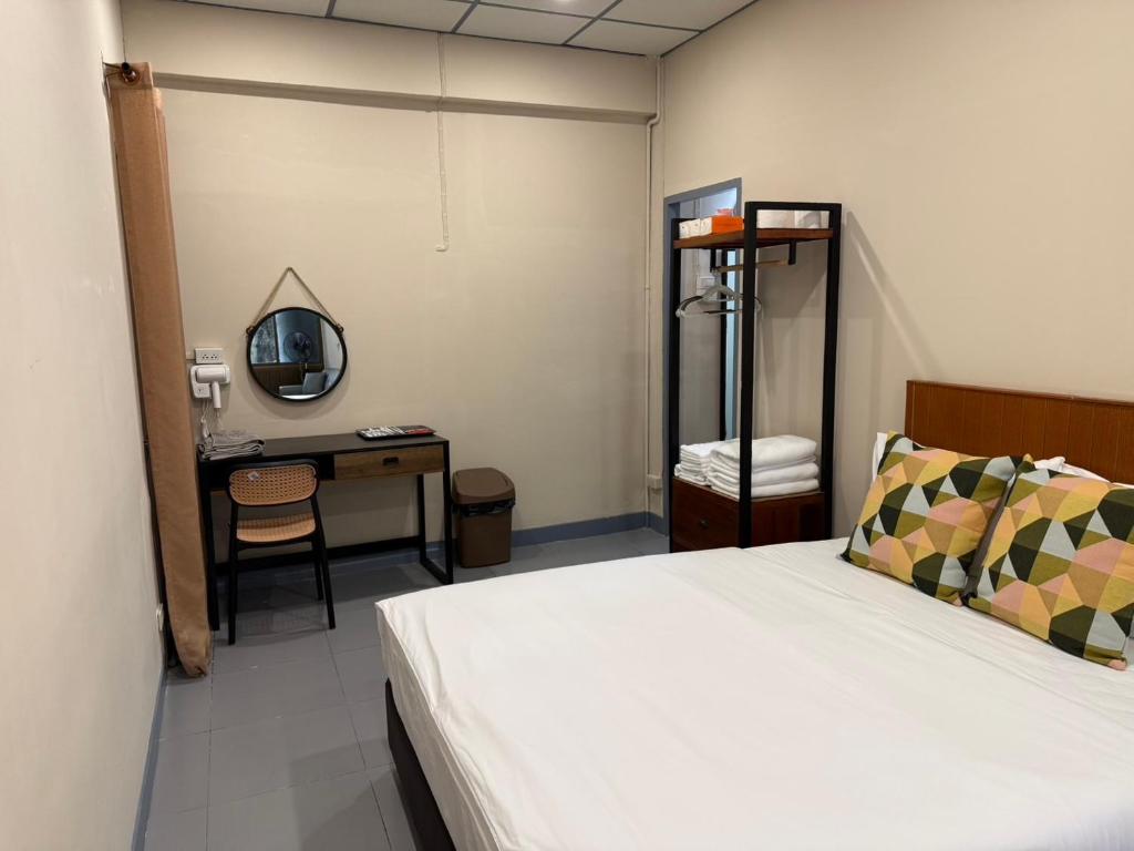 Achcha hotel - itsaraphap MRT station - Wat Arun - Resim 14