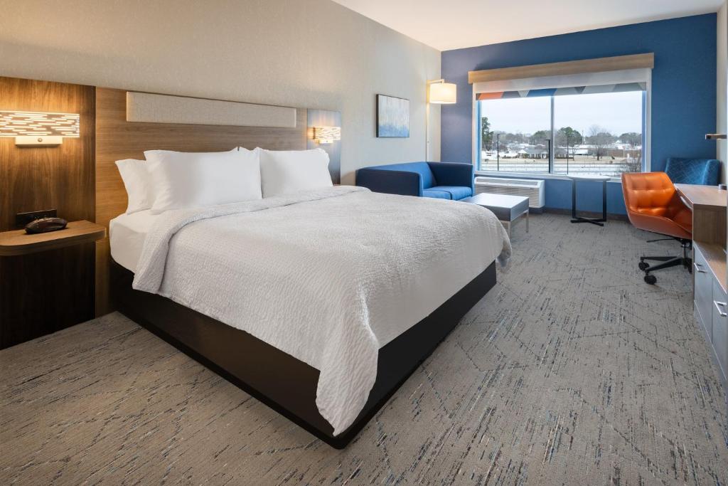 Holiday Inn Express & Suites Benson by IHG photo