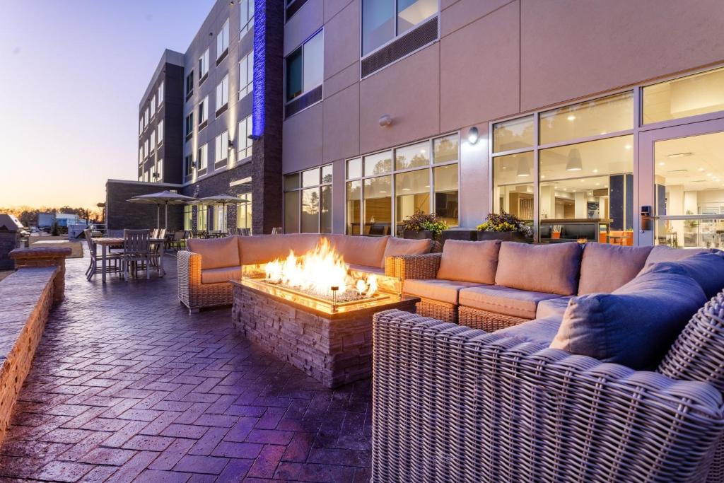 Holiday Inn Express & Suites Benson by IHG photo