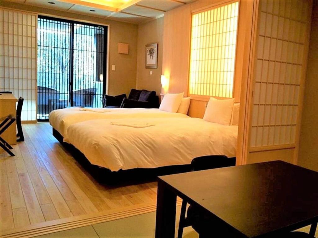 Postel nebo postele na pokoji v ubytování Hotel Morinokaze Hakone Sengokuhara