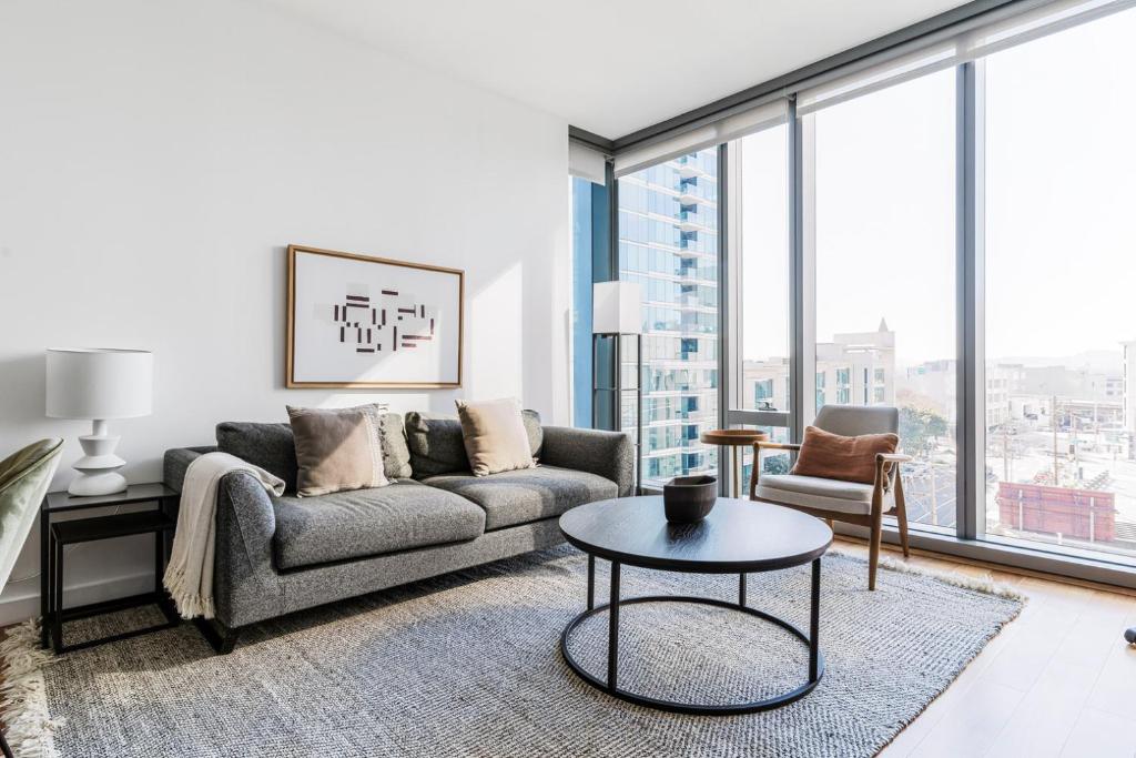 Posezení v ubytování Blueground Rincon Hill pool wd nr Salesforce SFO-1803