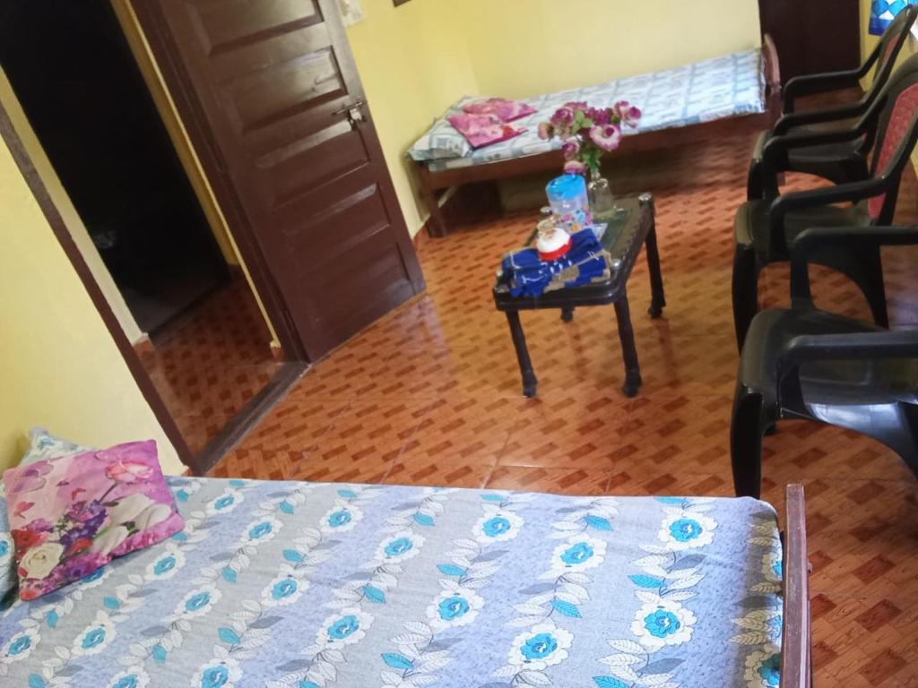Ashavis Hotel Pvt Ltd - Habitación Cuádruple Clásica
