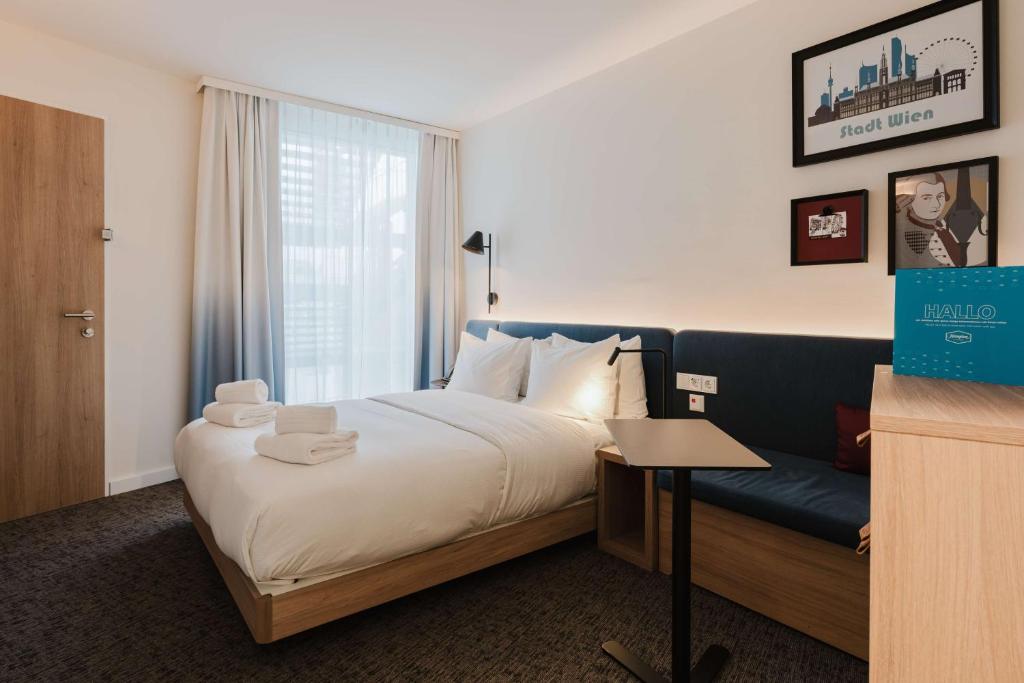 Кровать или кровати в номере Hampton By Hilton Vienna City West
