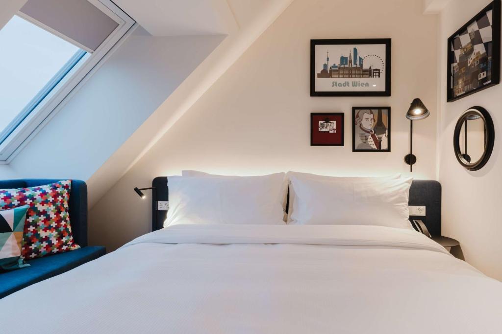 Кровать или кровати в номере Hampton By Hilton Vienna City West