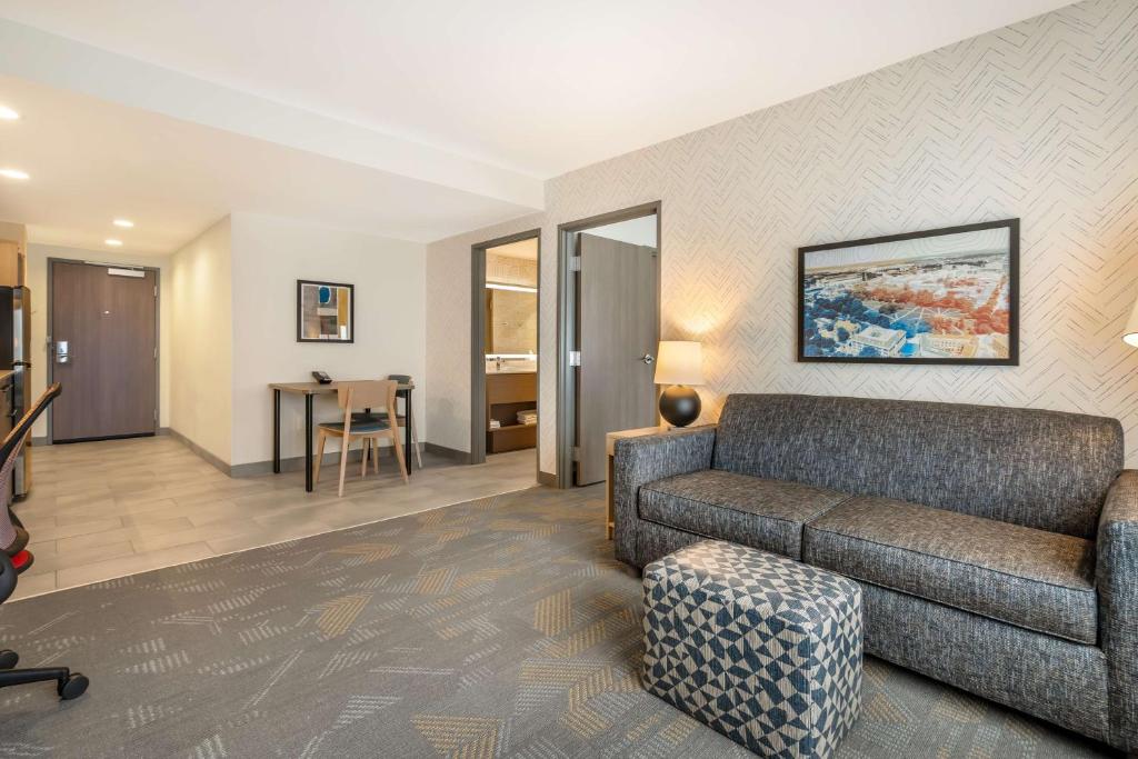Home2 Suites By Hilton Reynoldsburg Columbus East - Suite De Un Dormitorio Con Cama King