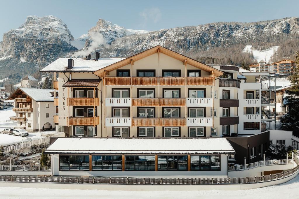 Nespecifikovaný výhled na hory nebo výhled na hory při pohledu z hotelu