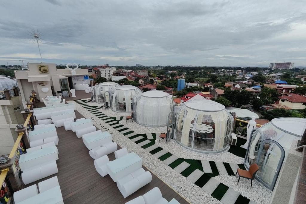 Balkón nebo terasa v ubytování Mactan Grand Golden Hotel near Airport