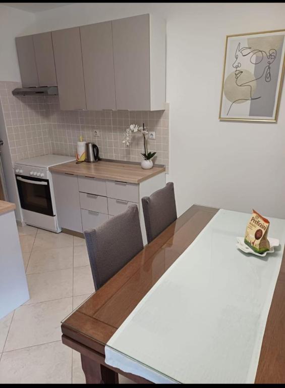 Kuchyň nebo kuchyňský kout v ubytování Apartment Alba