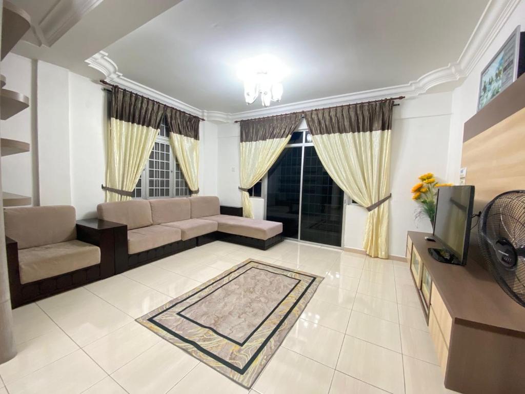 a living room with a couch and a tv at Wanie CH Homestay 1 Brinchang Cameron Highlands in Brinchang