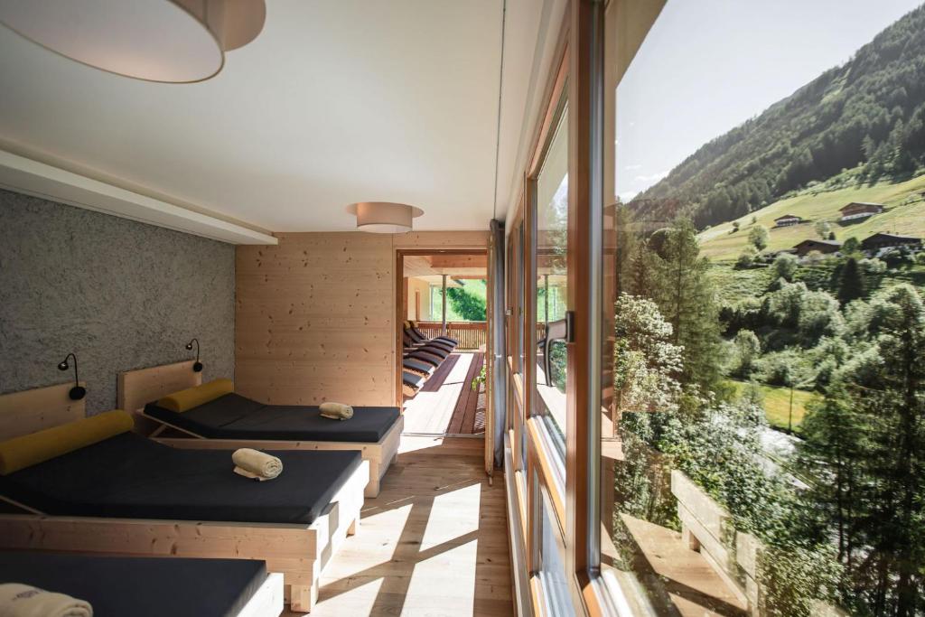 Nespecifikovaný výhled na hory nebo výhled na hory při pohledu z hotelu