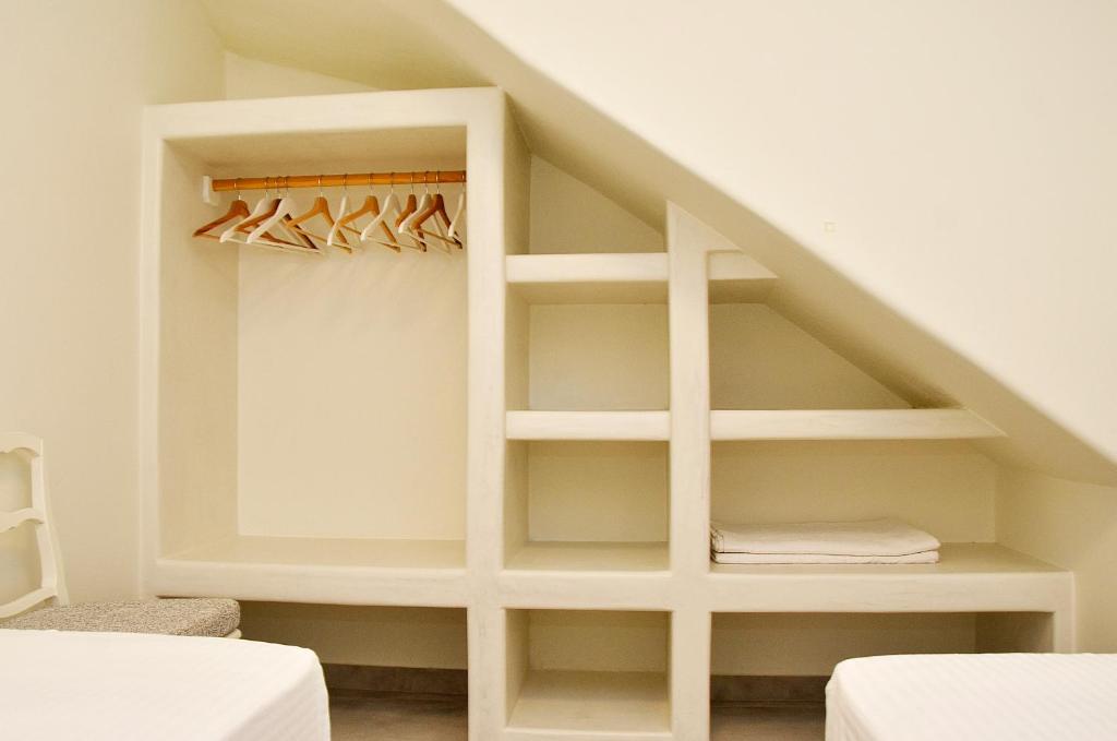 a room with a closet under the stairs at Sohoro in Koufonisia