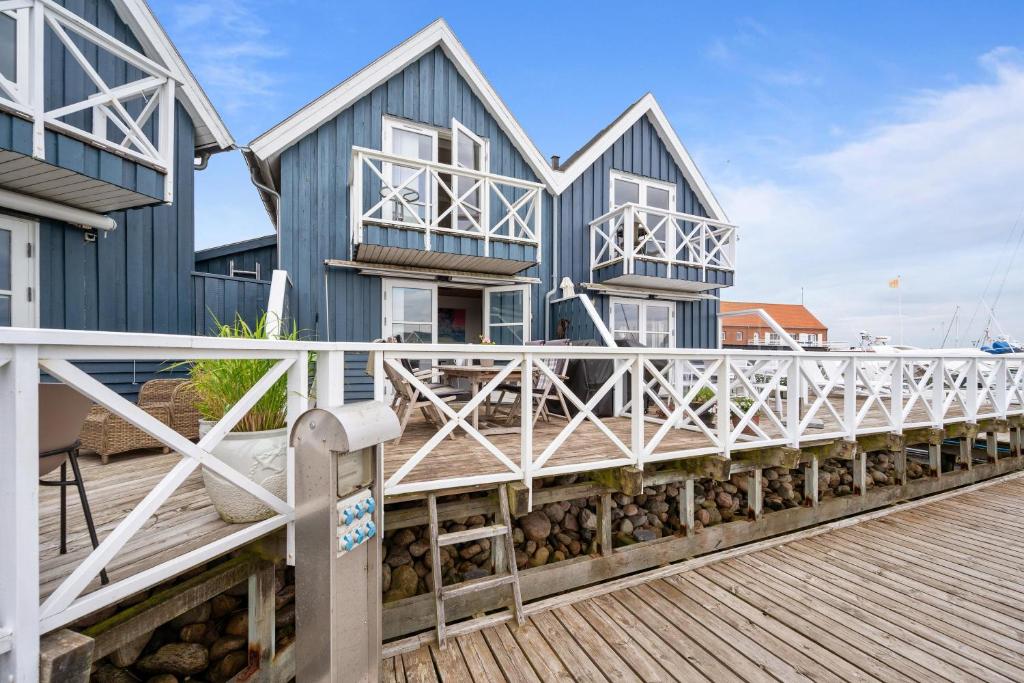 Το κτήριο όπου στεγάζεται  η παραθεριστική κατοικία