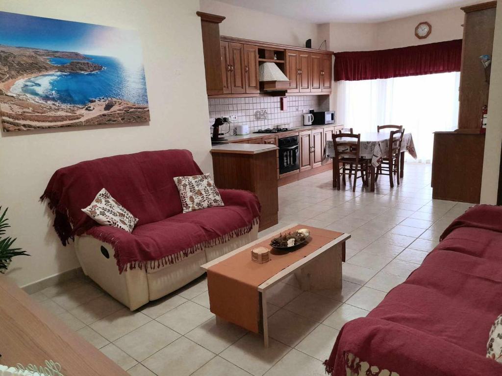 Imagen de la galería de Silver Shadow Holiday Maisonette, en Marsaxlokk