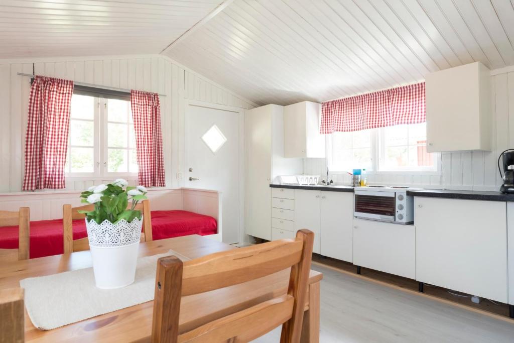 Kuchyň nebo kuchyňský kout v ubytování First Camp Västerås-Mälaren