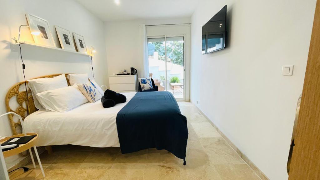 Postel nebo postele na pokoji v ubytování Villa Cacharelle Vue Mer Piscine