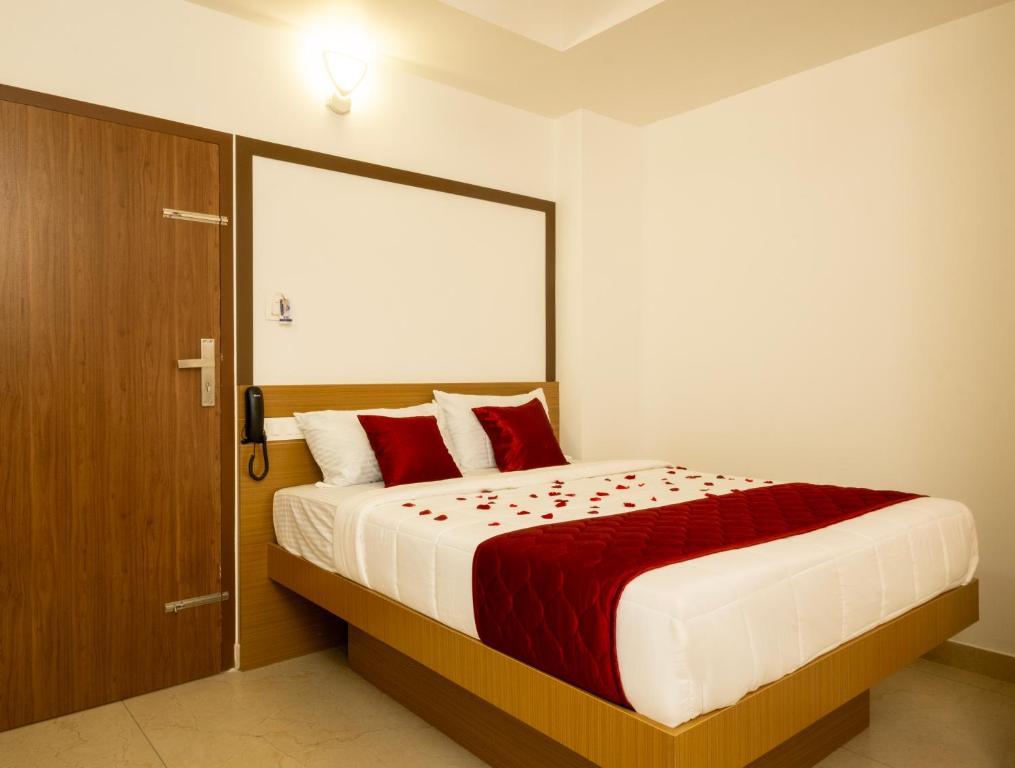 Postel nebo postele na pokoji v ubytování Hotel Eden Palace