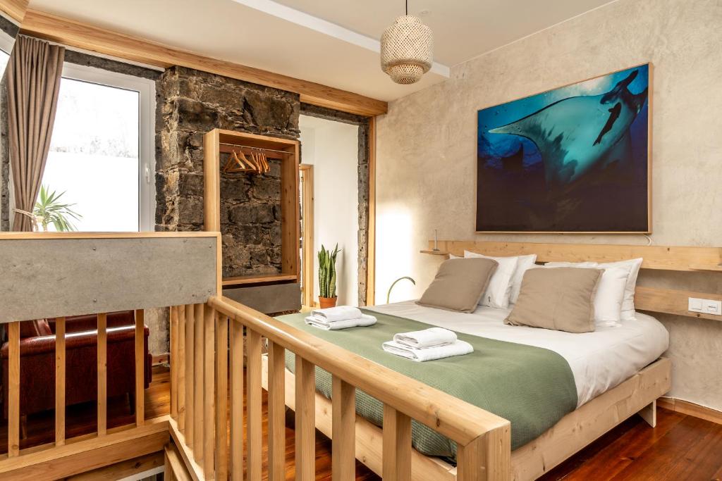 En eller flere senge i et værelse på Knock Knock II