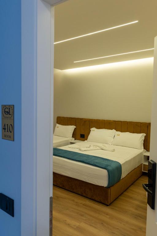 Postel nebo postele na pokoji v ubytování Golemi Lux Hotel