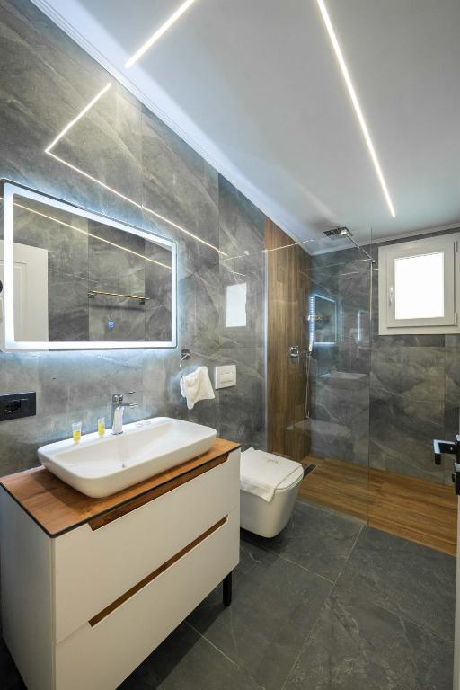 Koupelna v ubytování Golemi Lux Hotel