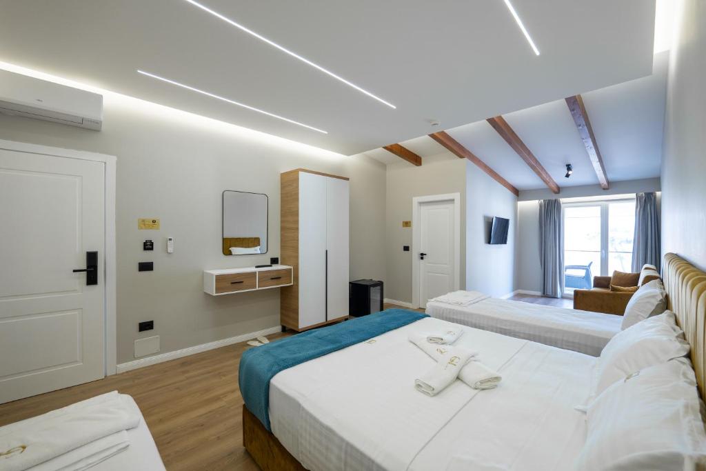 Postel nebo postele na pokoji v ubytování Golemi Lux Hotel