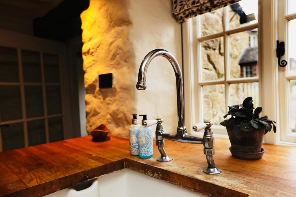 Rock cottage photo photo 3