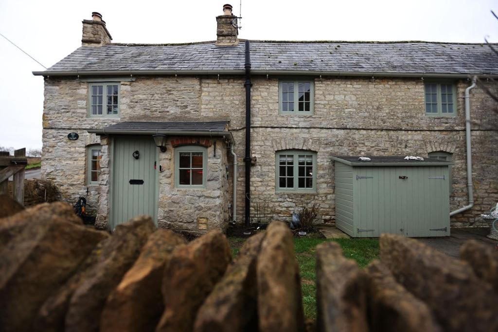 Rock cottage photo photo 6
