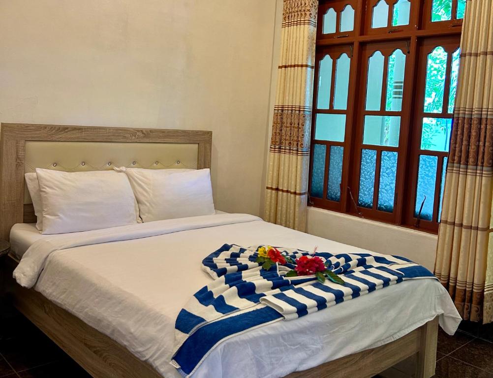 Postel nebo postele na pokoji v ubytování Dhangethi Retreat