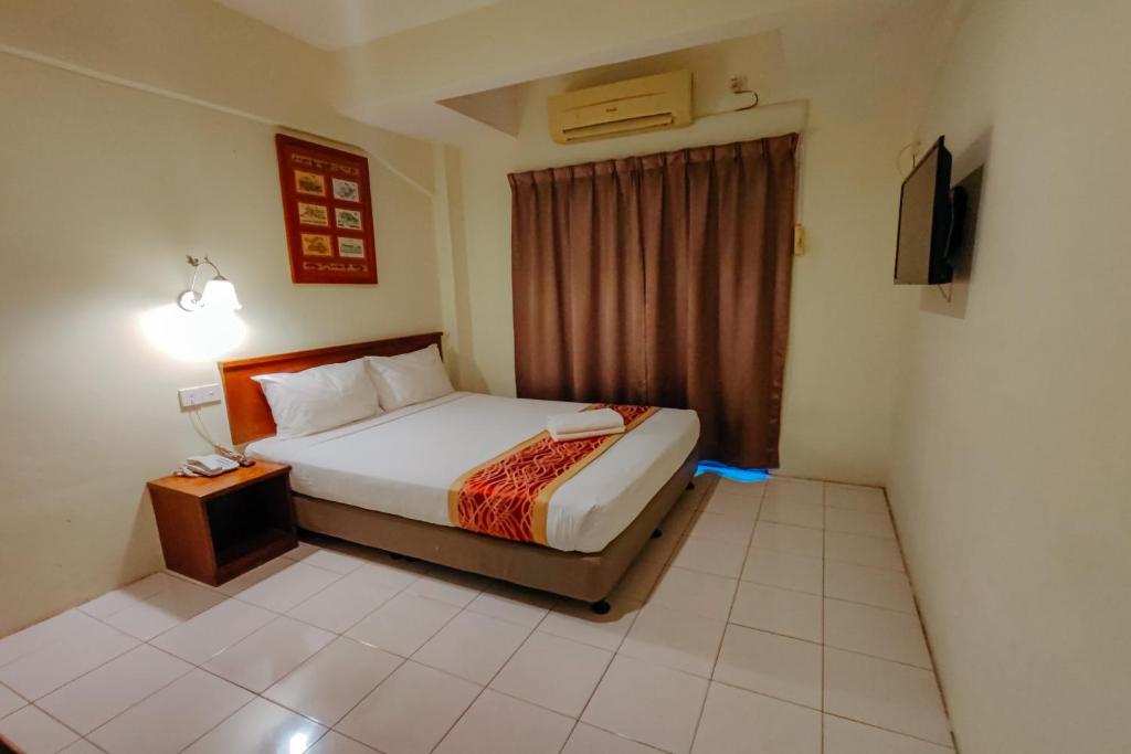 Postel nebo postele na pokoji v ubytování Virgo Batik Resort Teluk Batik Lumut