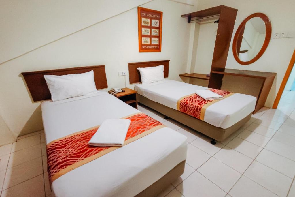 Postel nebo postele na pokoji v ubytování Virgo Batik Resort Teluk Batik Lumut