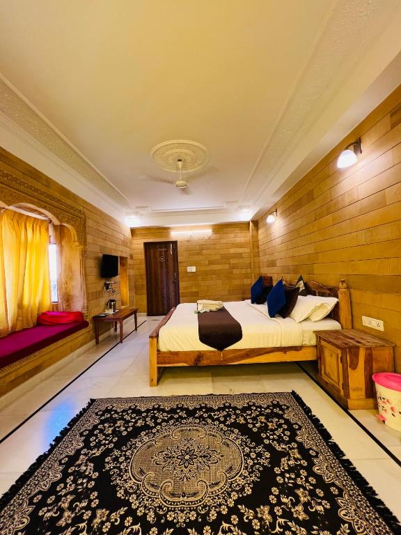 Postel nebo postele na pokoji v ubytování Garh Villa Jaisalmer