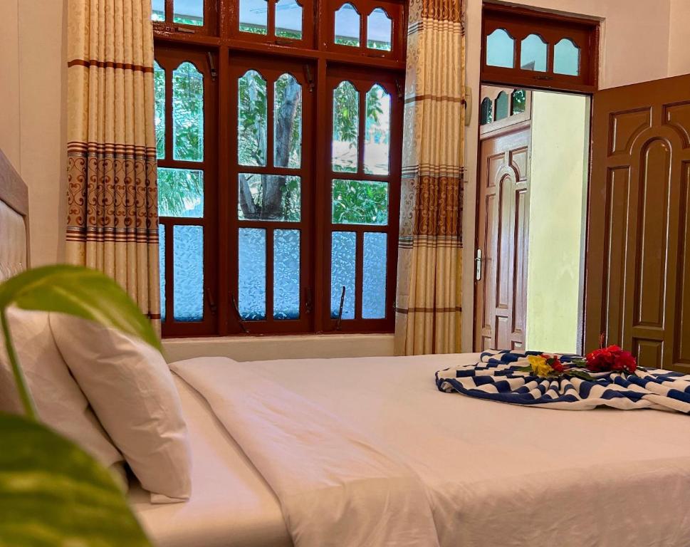 Postel nebo postele na pokoji v ubytování Dhangethi Retreat