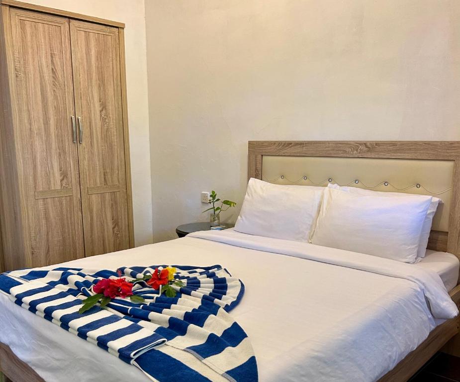 Postel nebo postele na pokoji v ubytování Dhangethi Retreat