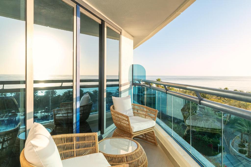 Posezení v ubytování Le Meridien Al Aqah Beach Resort