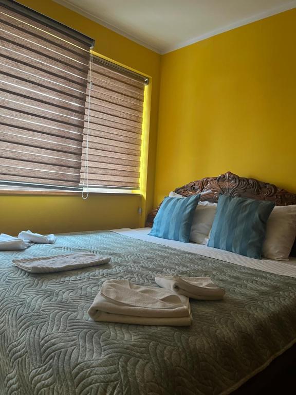 Postel nebo postele na pokoji v ubytování Hotel "VIR"