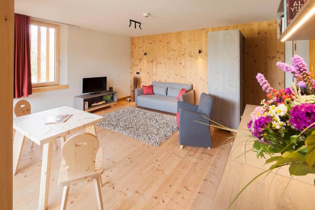 Hotel Oberstdorf - One-Bedroom Suite With Mountain View & Balcony