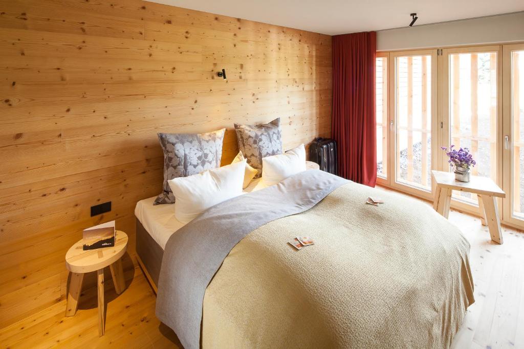 Postel nebo postele na pokoji v ubytování Hotel Oberstdorf