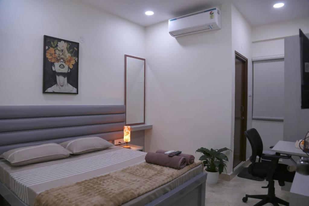 Gallery image of Yendluri's QueenBed Room1-Kondapur in Lingampalli