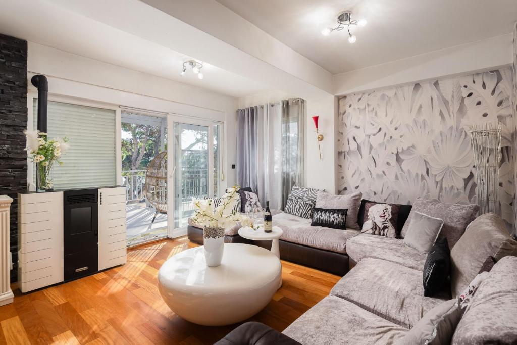 Posezení v ubytování Beachfront apartment Romilda