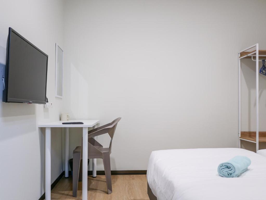 TV a/nebo společenská místnost v ubytování Cheerful Guesthouse #Adventist#BudgetStay