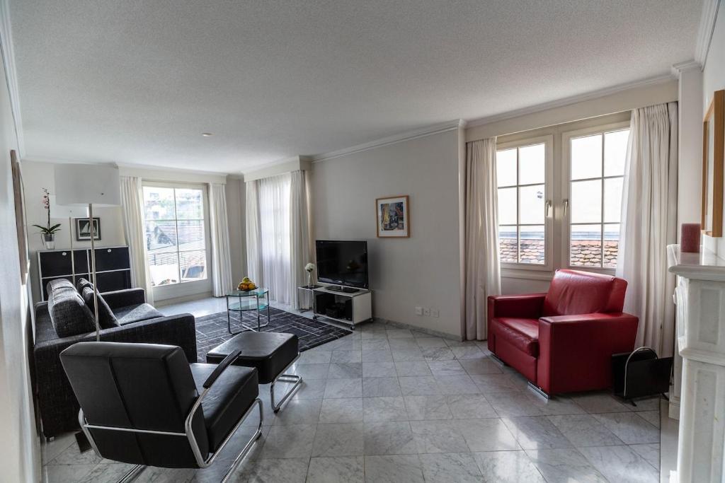 Ruang duduk di Great 2BR flat in the old town - Niederdorf