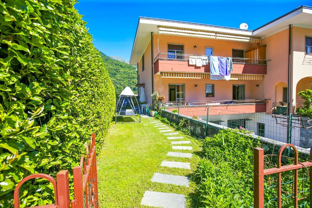 Tòa nhà nơi căn hộ tọa lạc