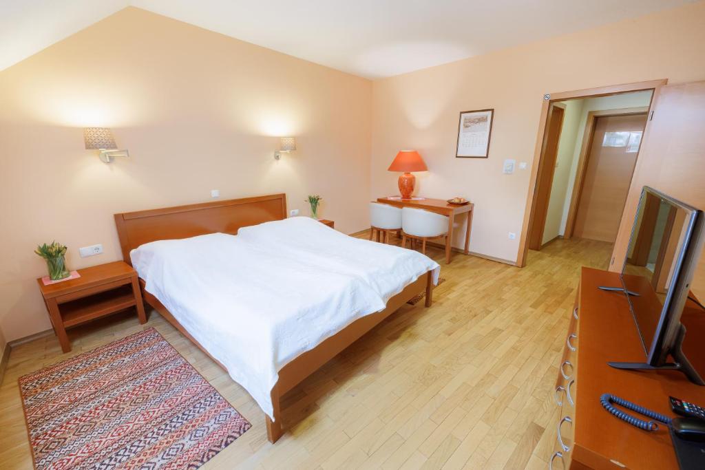 Postel nebo postele na pokoji v ubytování Pri Žabarju Bed & Breakfast Ljubljana