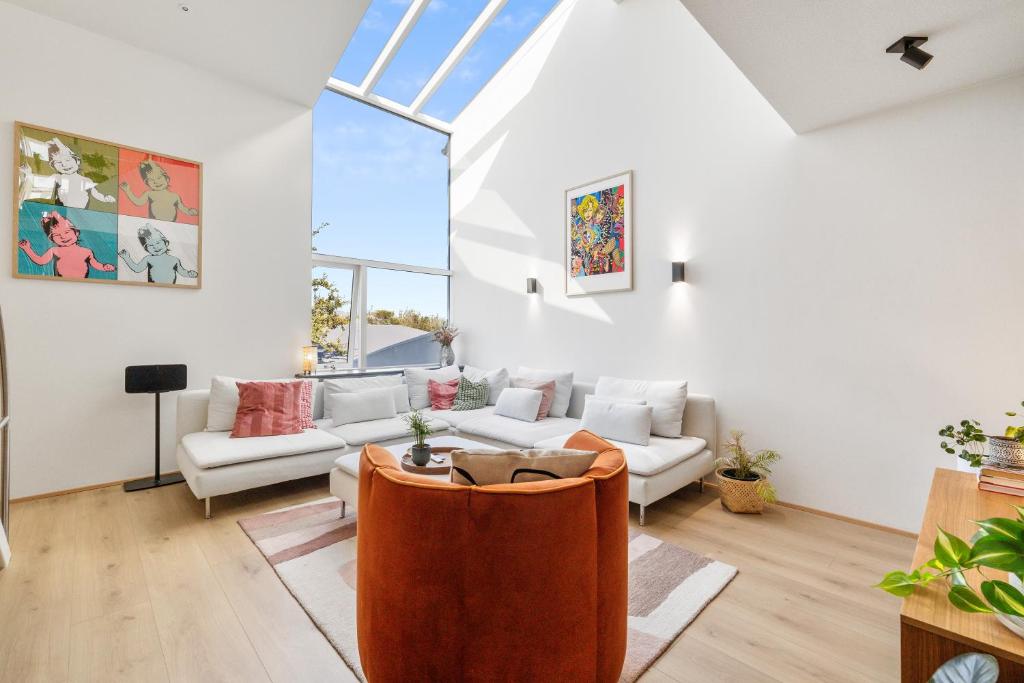 Curated visual reference: Visual Reference: Spacious 2 Story Downtown Apartment Reykjavík Updated Prices 2026