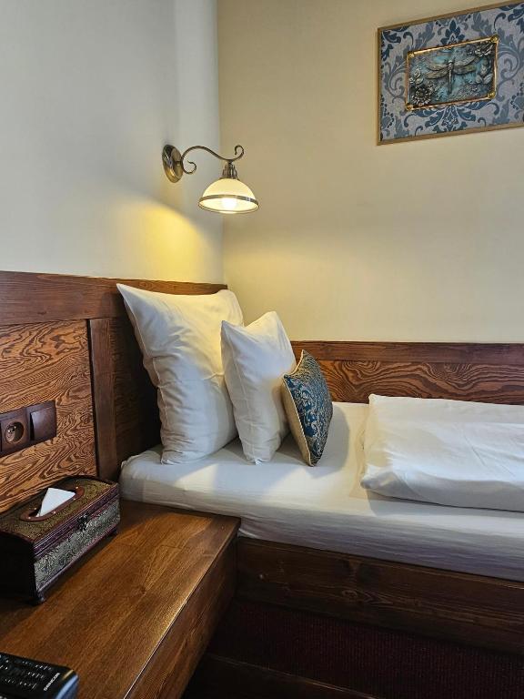Postel nebo postele na pokoji v ubytování Hotel Galerie